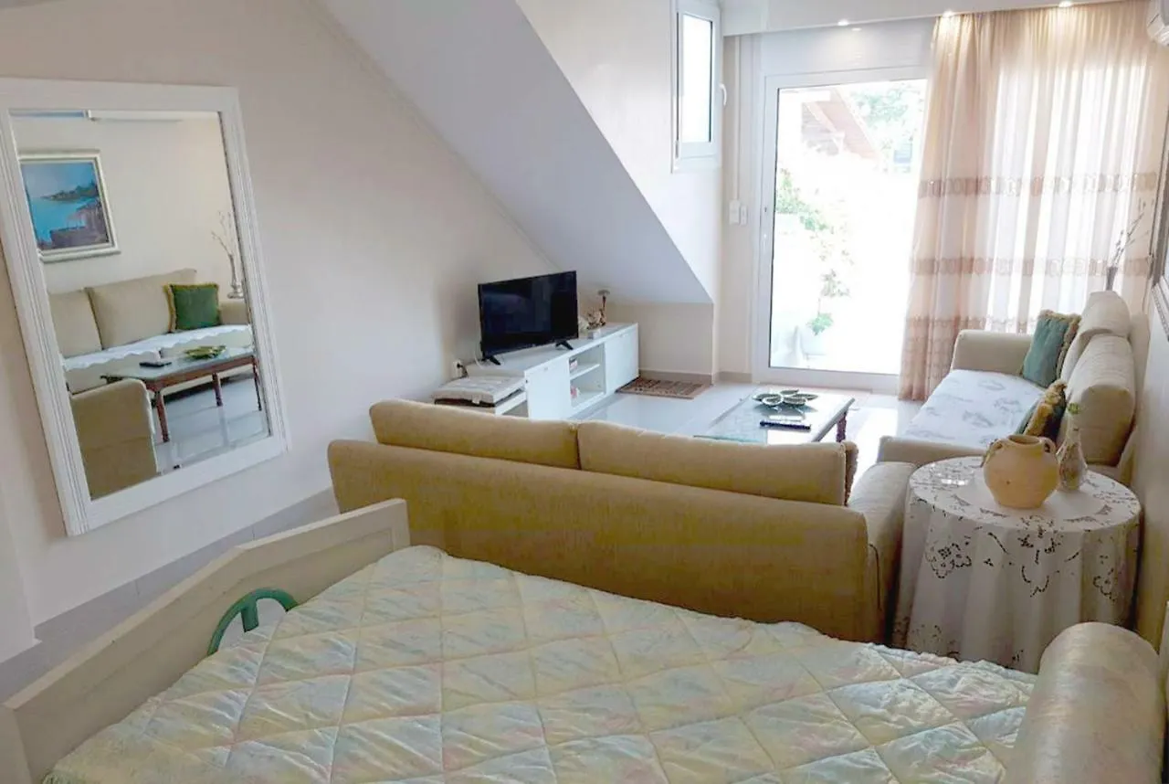 Maria'S Garden House Apartment Flogita